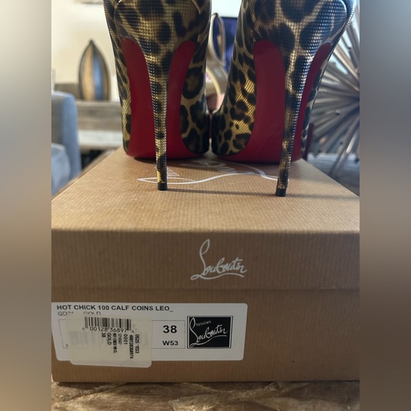 A beautiful gold and black red bottom. - Picture 6 of 6